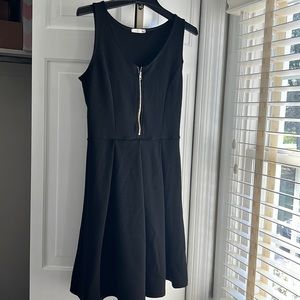Soprano black sleeveless dress